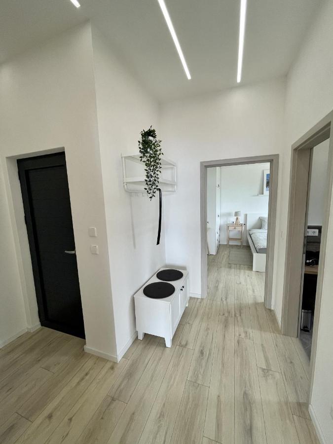 Lambda Holiday Apartments Jesenice  Bagian luar foto