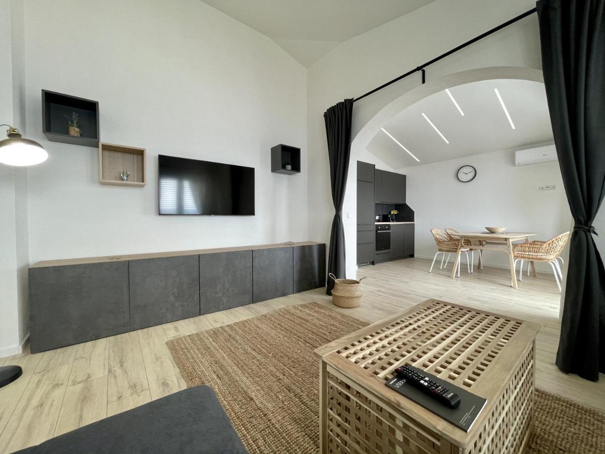 Lambda Holiday Apartments Jesenice  Bagian luar foto