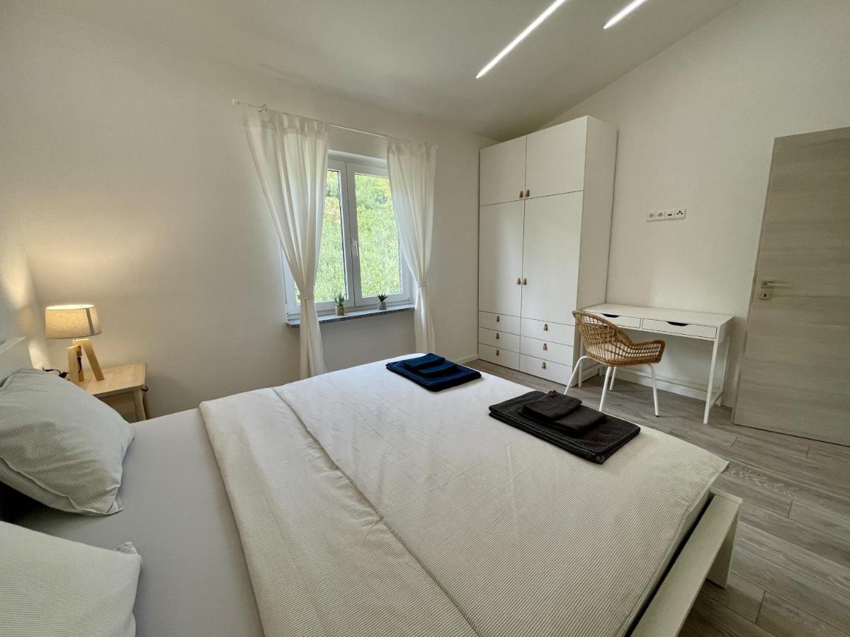 Lambda Holiday Apartments Jesenice  Bagian luar foto