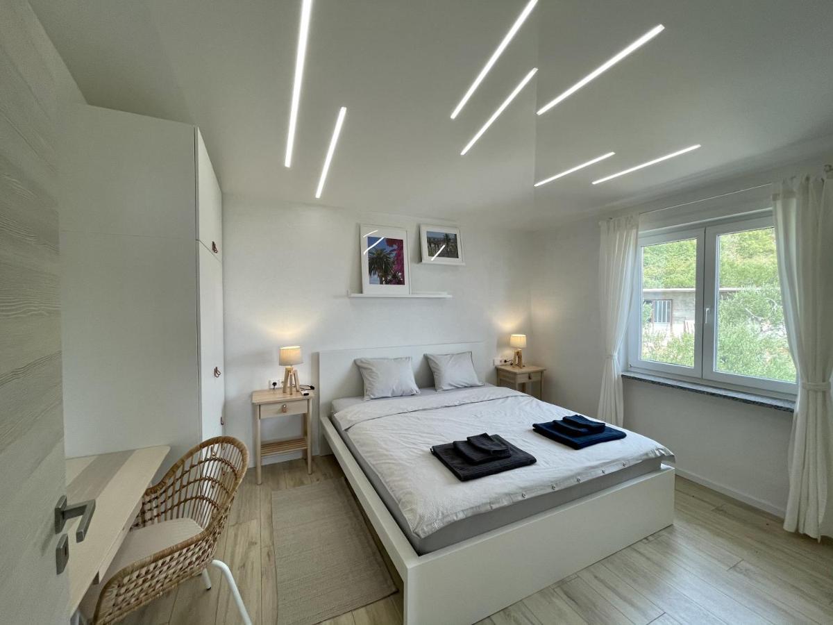 Lambda Holiday Apartments Jesenice  Bagian luar foto