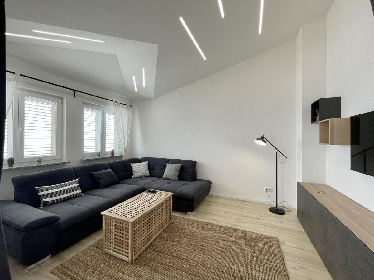 Lambda Holiday Apartments Jesenice  Bagian luar foto