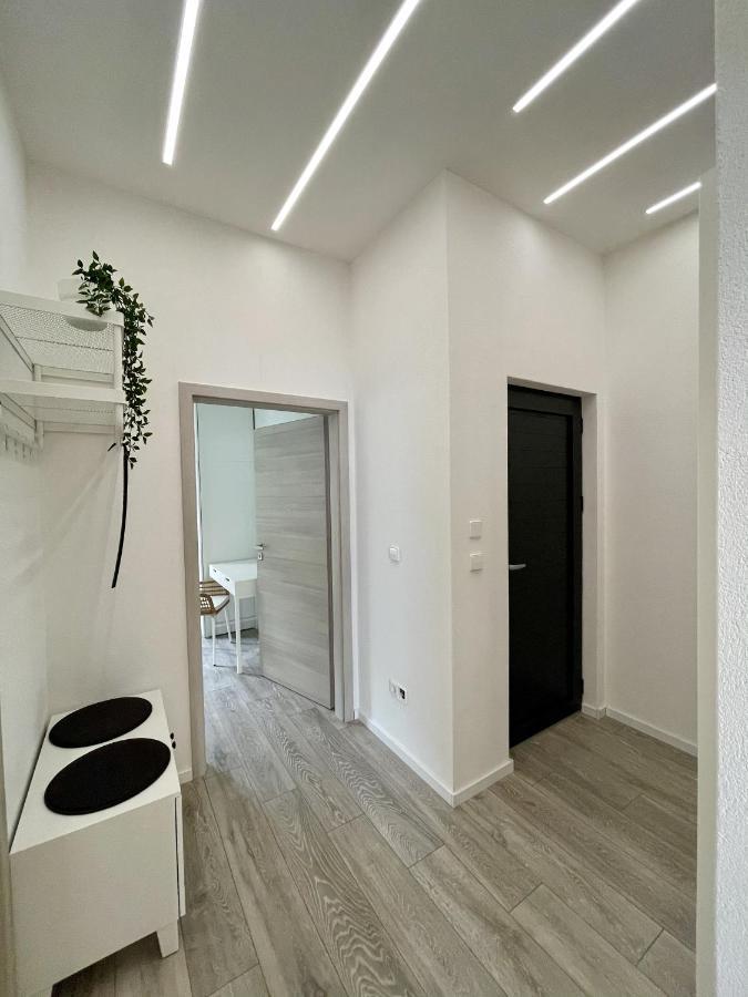 Lambda Holiday Apartments Jesenice  Bagian luar foto