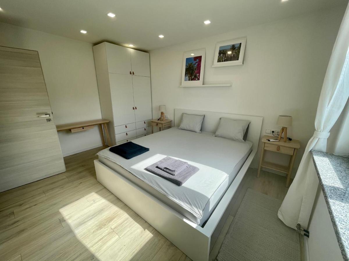Lambda Holiday Apartments Jesenice  Bagian luar foto