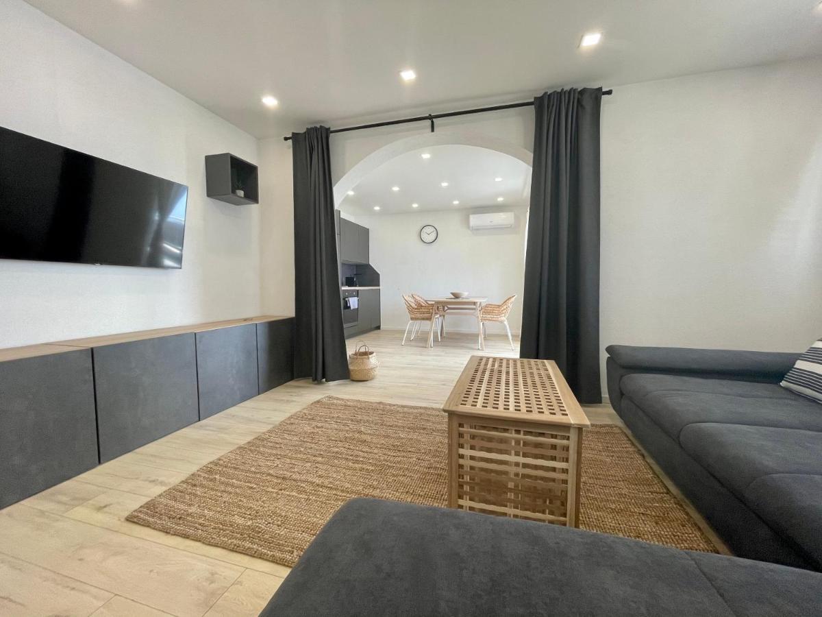 Lambda Holiday Apartments Jesenice  Bagian luar foto