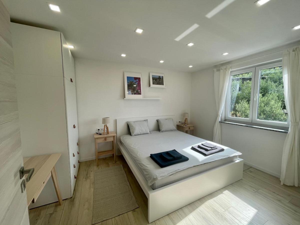 Lambda Holiday Apartments Jesenice  Bagian luar foto
