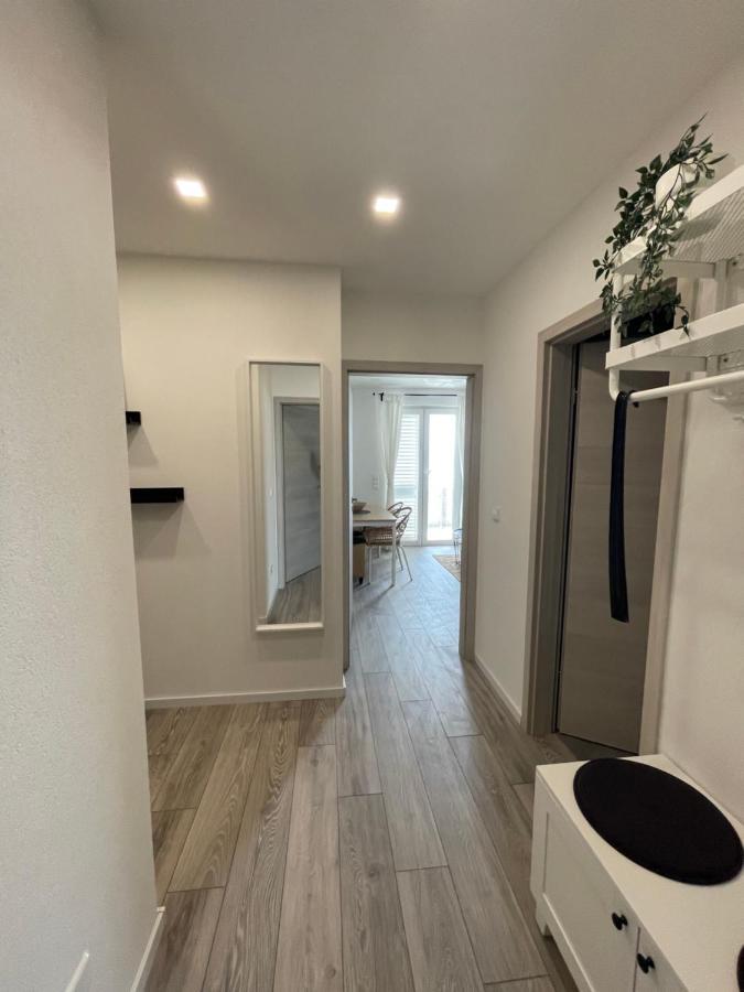 Lambda Holiday Apartments Jesenice  Bagian luar foto